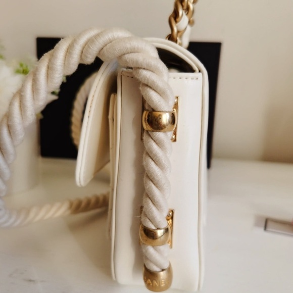 CHANEL Crinkled Calfskin Rope Flap White - Picture 5 of 9